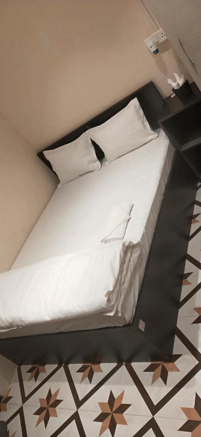 Oyo Thangal Hotel Imphal Buitenkant foto