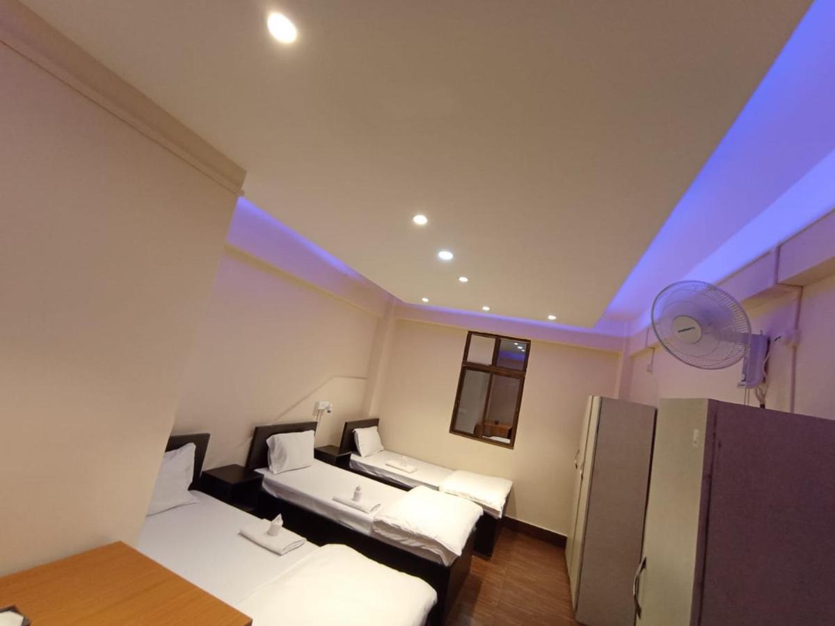 Oyo Thangal Hotel Imphal Buitenkant foto
