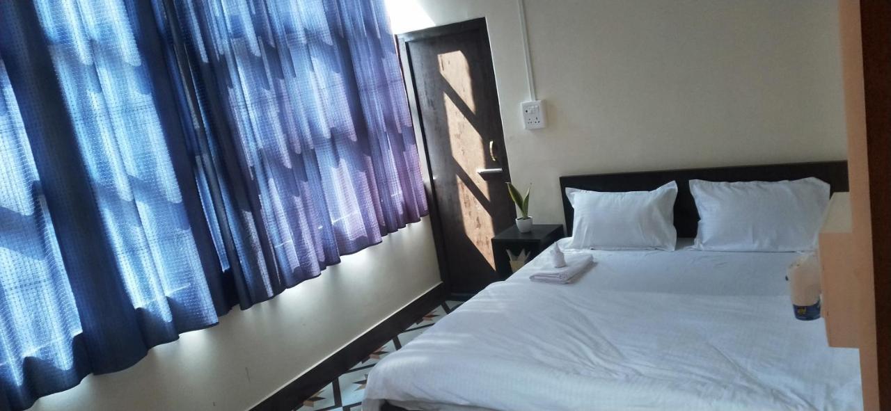 Oyo Thangal Hotel Imphal Buitenkant foto