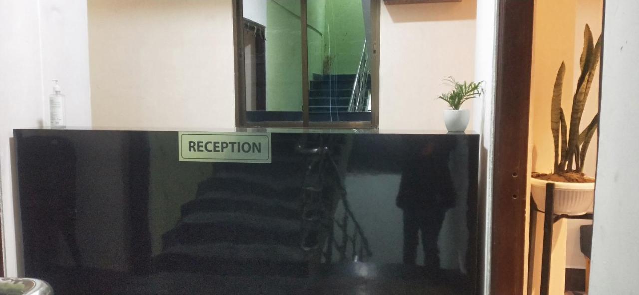 Oyo Thangal Hotel Imphal Buitenkant foto
