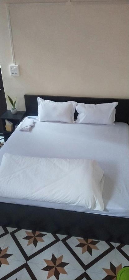 Oyo Thangal Hotel Imphal Buitenkant foto