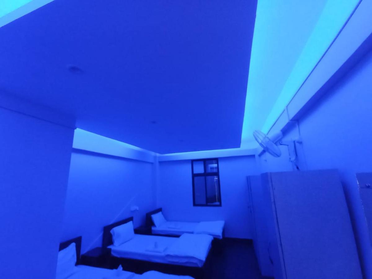 Oyo Thangal Hotel Imphal Buitenkant foto