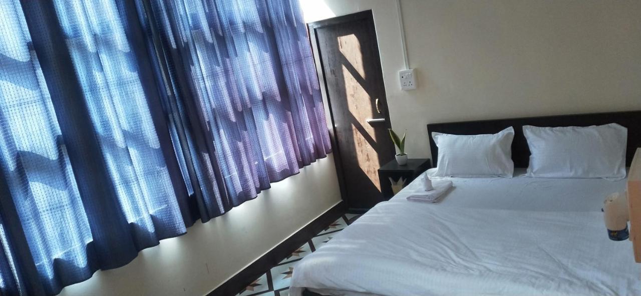 Oyo Thangal Hotel Imphal Buitenkant foto