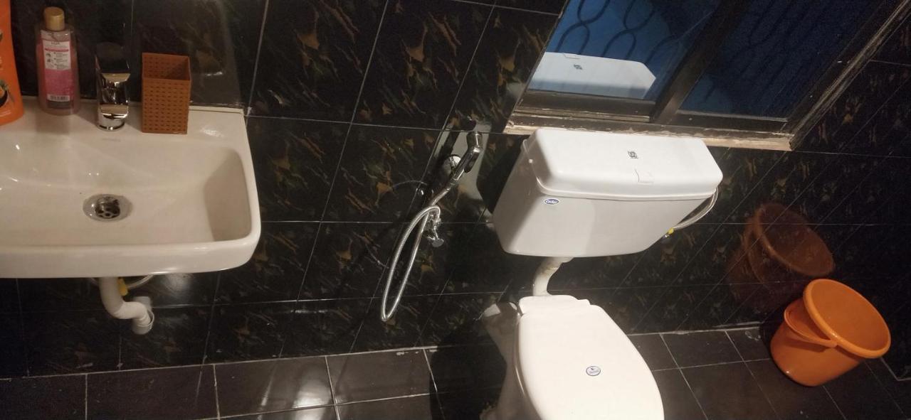 Oyo Thangal Hotel Imphal Buitenkant foto